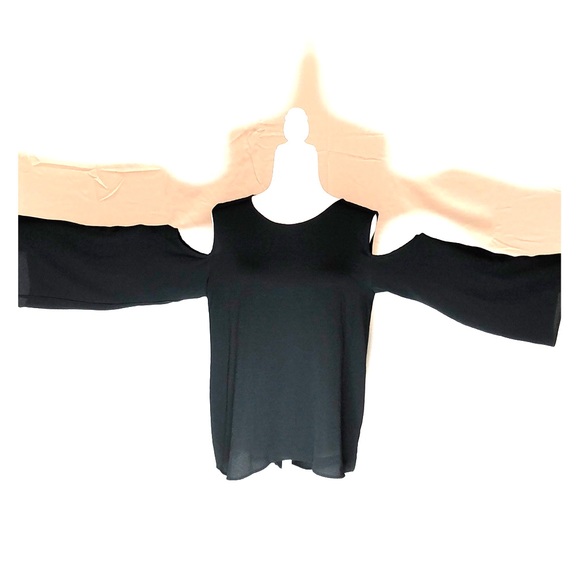 Vince Camuto Tops - Vince Camuto cold shoulder blouse